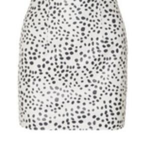 16 Arlington Printed leather mini skirt black and white size 6